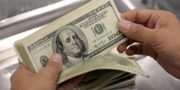 US dollar holds firm as Middle East tensions support safe-haven demand