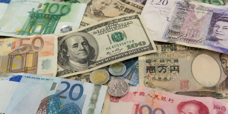 Global currencies trade in narrow ranges as markets focus on inflation and oil