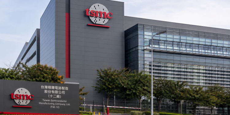 Why is TSMC stock falling despite record Q2 earnings?