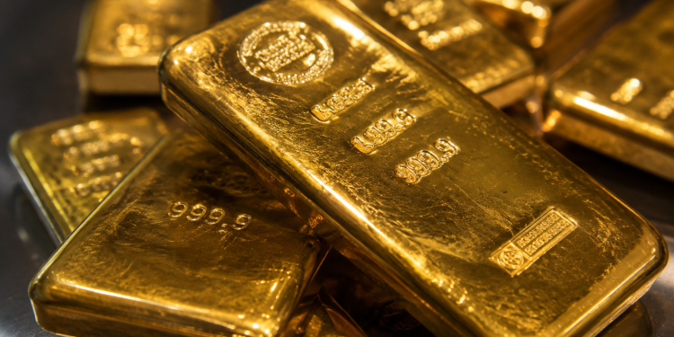 Gold trades lower despite geopolitical risks as higher yields cap gains
