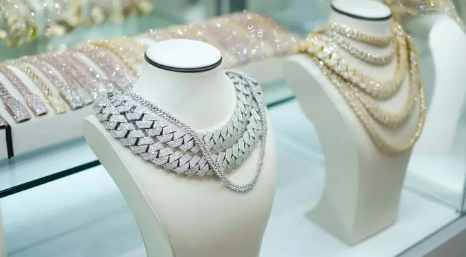Silver rally stalls near $62, but oil’s slide may stop a deeper rout