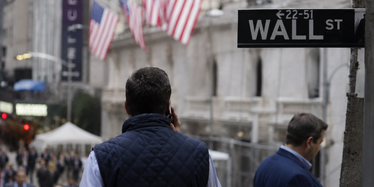 Is the 3.2% yielding SCHD ETF a buy as one-year Treasury yields hit 4.06%?